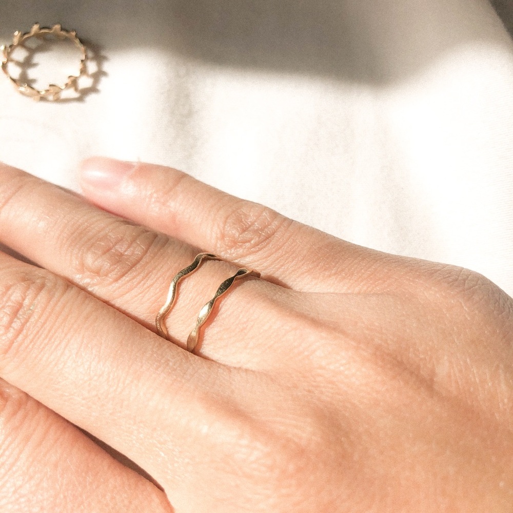 14k wave ring - Picture 1 of 2